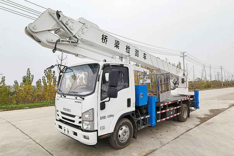 Isuzu Bridge Inspection Vehicle