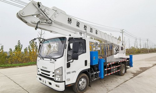 Isuzu Bridge Inspection Vehicle