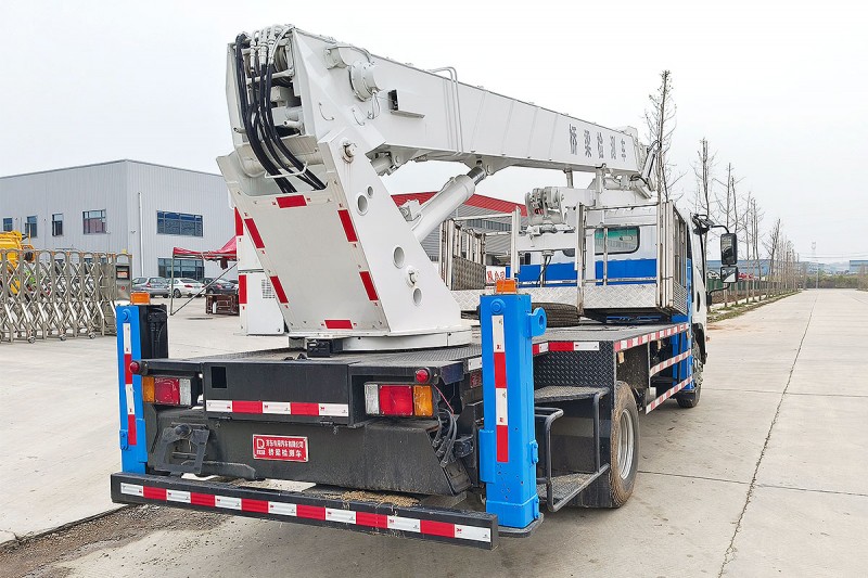 Isuzu Bridge Inspection Vehicle