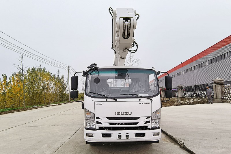 Isuzu Bridge Inspection Vehicle