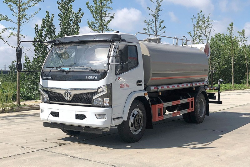 Dongfeng D7 sprinkler truck-wheelbase 3800-10 square mist gun 30 meters