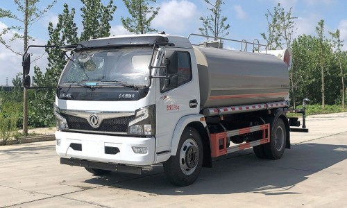 Dongfeng D7 sprinkler truck-wheelbase 3800-10 square mist gun 30 meters