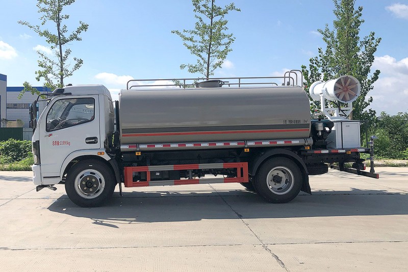 Dongfeng D7 sprinkler truck-wheelbase 3800-10 square mist gun 30 meters