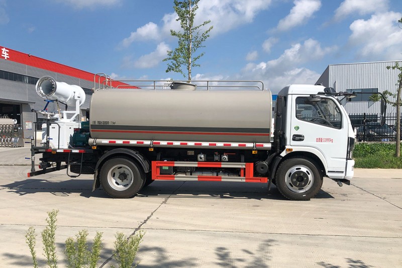 Dongfeng D7 sprinkler truck-wheelbase 3800-10 square mist gun 30 meters