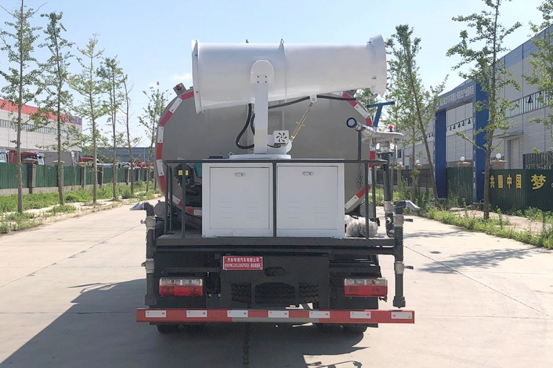 Dongfeng D7 sprinkler truck-wheelbase 3800-10 square mist gun 30 meters