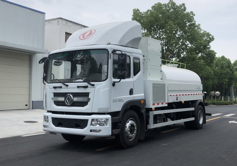 Dongfeng D9 electric sprinkler truck-volume 11 square meters