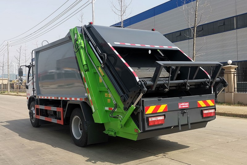 Dongfeng D7 Compressed Garbage Truck