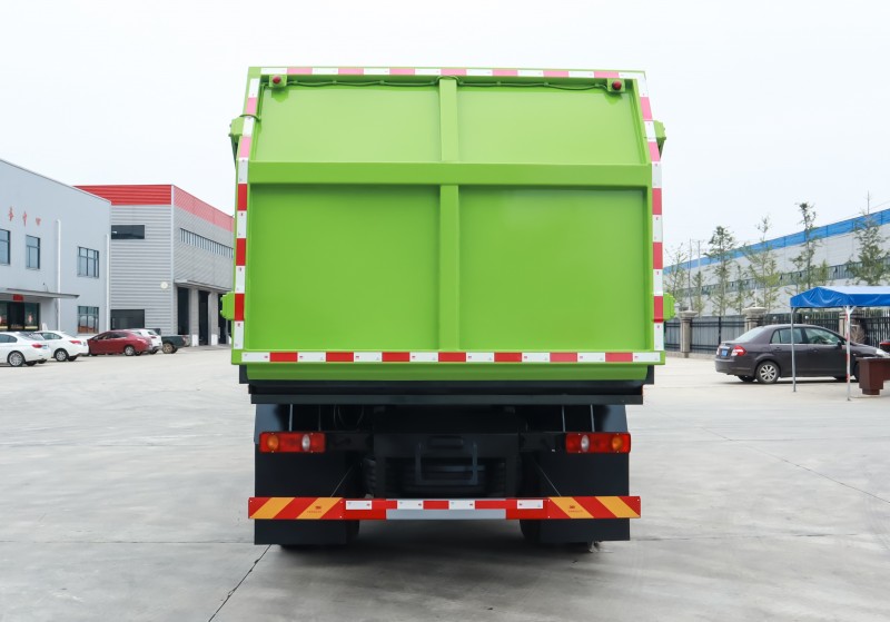 Dongfeng Tianjin Docking Garbage Truck - Wheelbase 3950 - Volume 16 m2