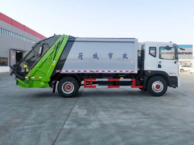 Dongfeng D9 Compressed Garbage Truck-Wheelbase 4500-Volume 14 square meters