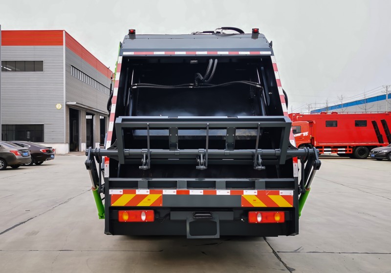 Dongfeng Tianjin Compressed Garbage Truck-Wheelbase 4700-Volume 16 square meters