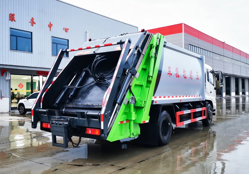 Dongfeng Tianjin Compressed Garbage Truck-Wheelbase 5000-Capacity 18 square meters