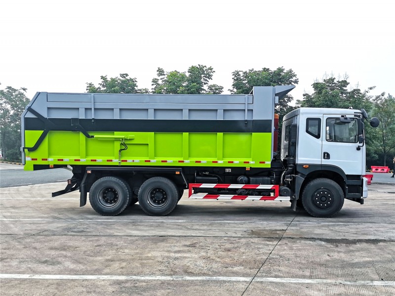 Dongfeng Huashen T5 Docking Truck-Rear Double Axle