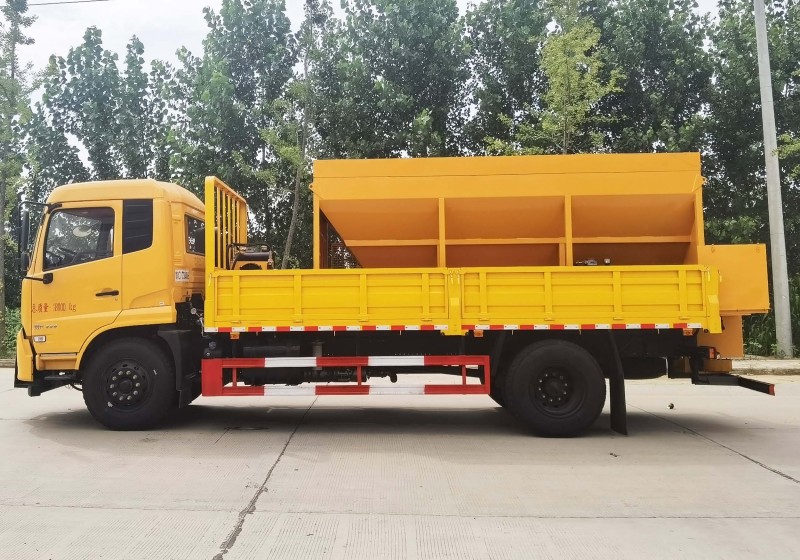 Dongfeng Tianjin Snow Removal Vehicle - Salt Storage 8 square metres