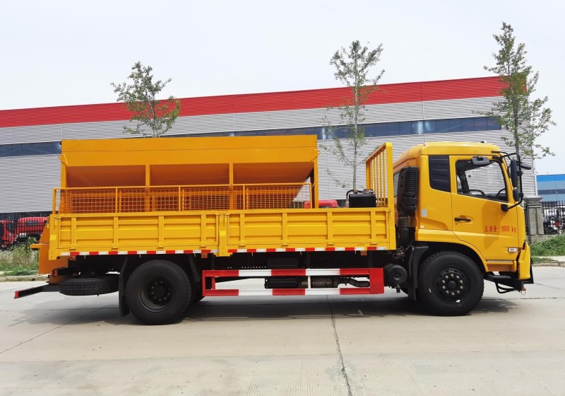 Dongfeng Tianjin Snow Removal Vehicle - Salt Storage 8 square metres