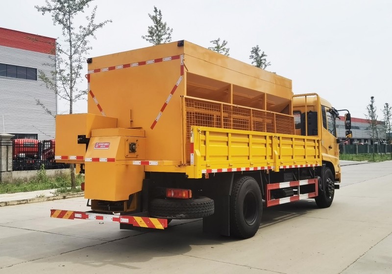 Dongfeng Tianjin Snow Removal Vehicle - Salt Storage 8 square metres