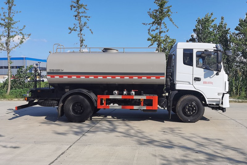 Dongfeng K6 sprinkler truck-wheelbase 3950-12 square mist gun 30 meters