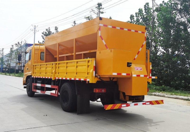 Dongfeng Tianjin Snow Removal Vehicle - Salt Storage 8 square metres