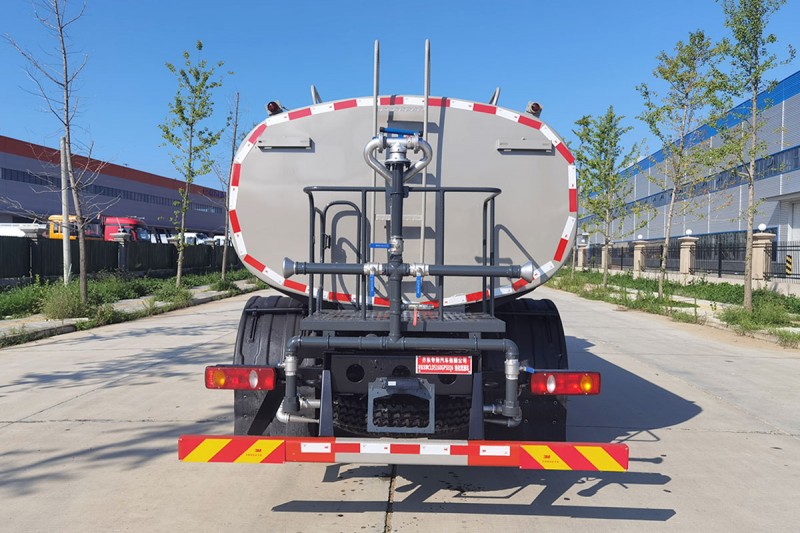 Dongfeng K6 sprinkler truck-wheelbase 3950-12 square mist gun 30 meters