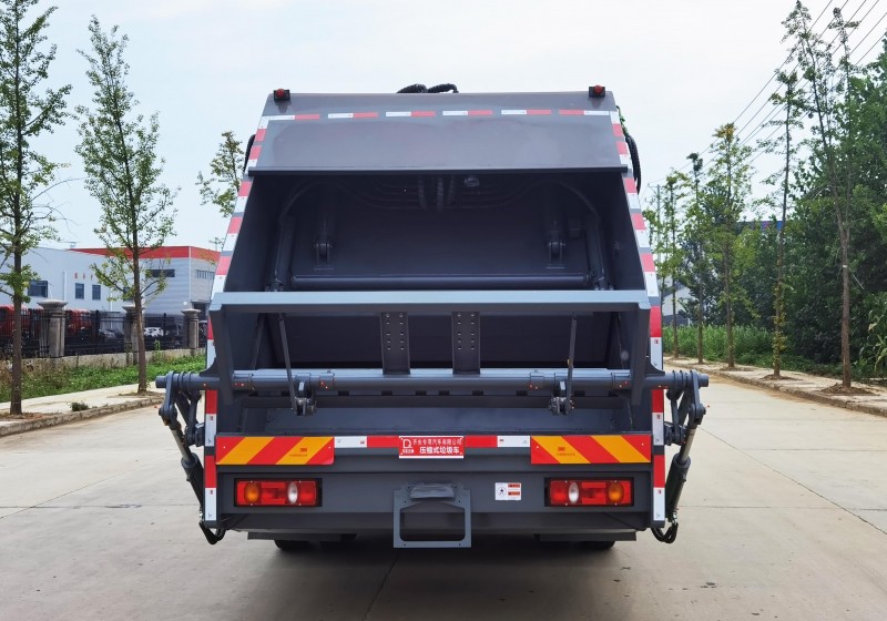 Dongfeng Tianjin Compressed Garbage Truck-Wheelbase 3950-Capacity 14 square meters