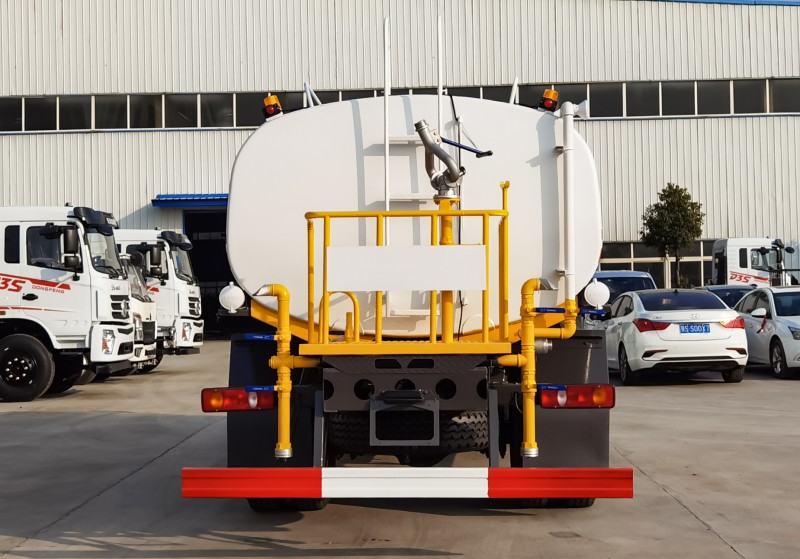 Dongfeng Tianjin sprinkler truck-wheelbase 3950-volume 12 square meters