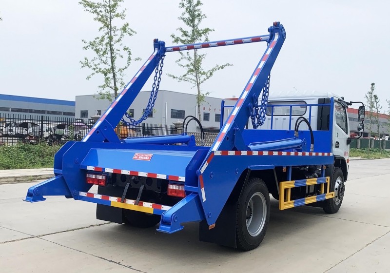 Dongfeng D7 Swing-arm Refuse Collection Vehicle-Wheelbase 3800